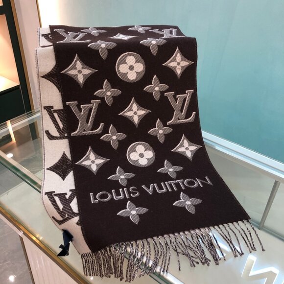 Louis Vuitton Scarf - Picture 1 of 4